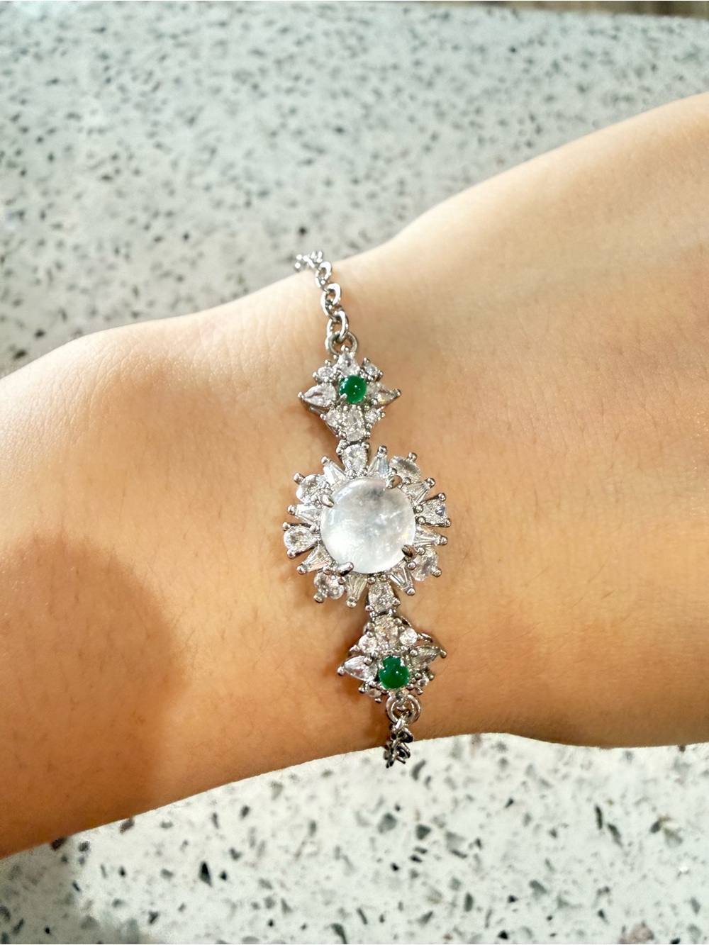Shuimo Jade Bracelet，Silver-Tone Sunburst Design with Accent Green Gemstone